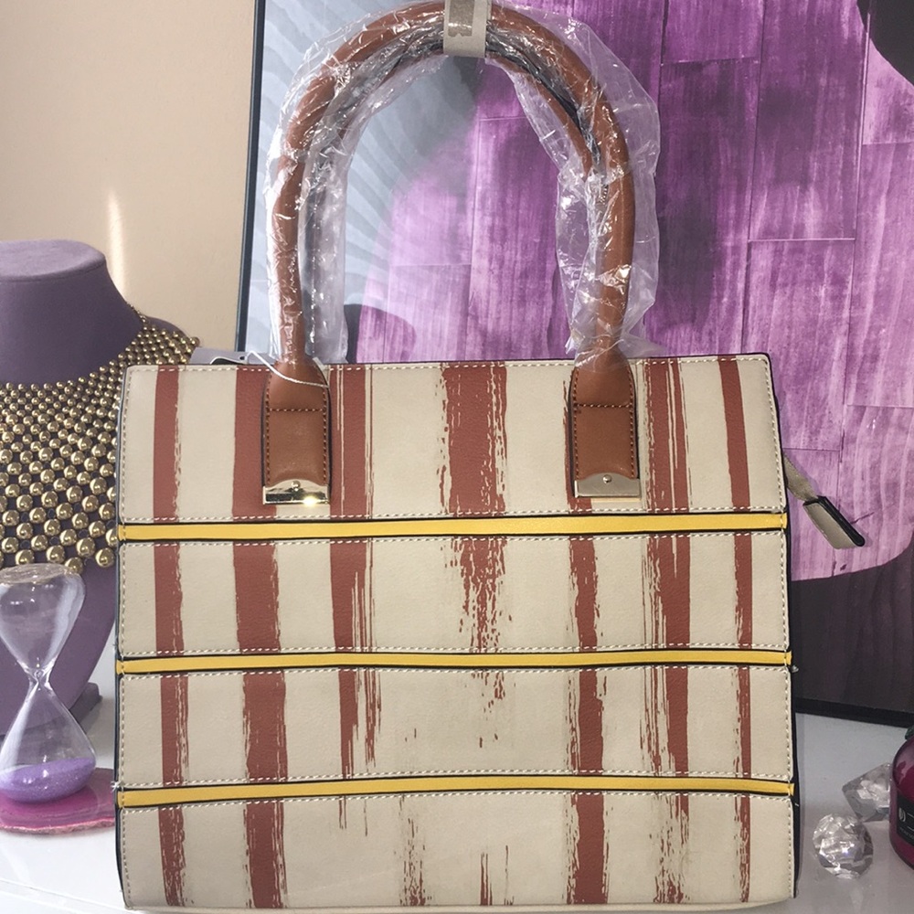 NWT Vegan leather beige/brown handbag